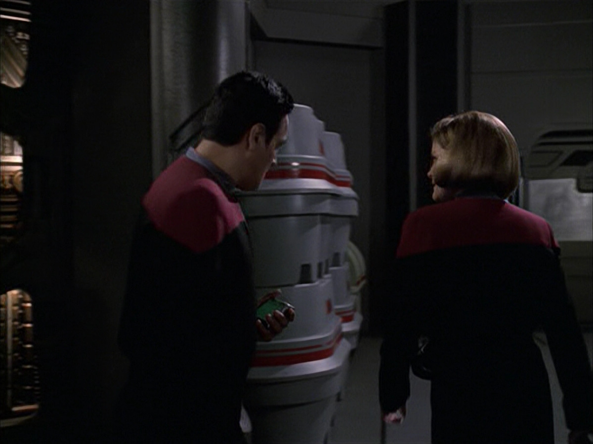 extant_StarTrek_VOY_6x09-TheVoyagerConspiracy_02937.jpg