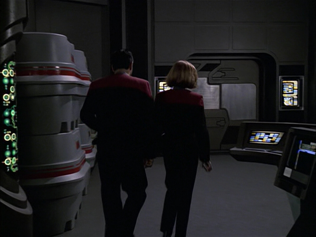 extant_StarTrek_VOY_6x09-TheVoyagerConspiracy_02939.jpg