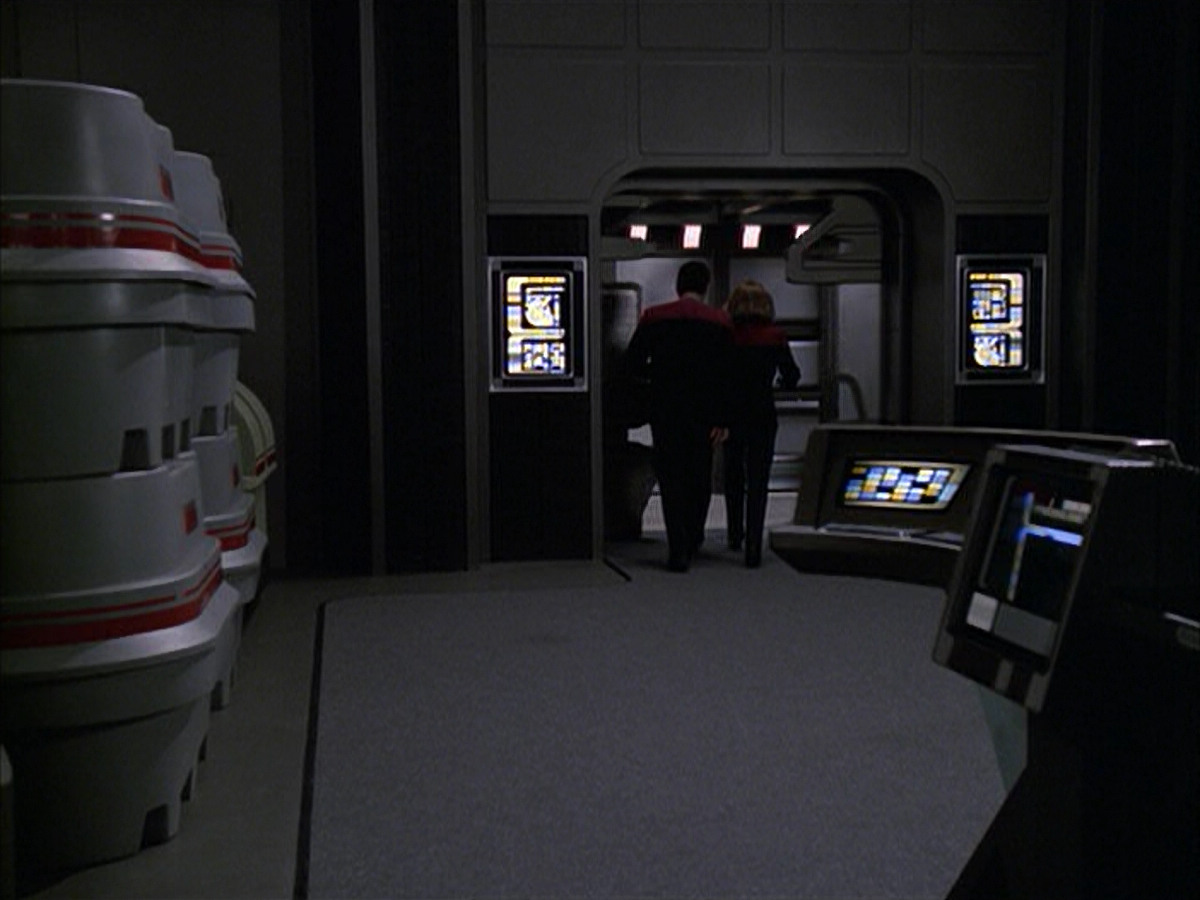 extant_StarTrek_VOY_6x09-TheVoyagerConspiracy_02950.jpg