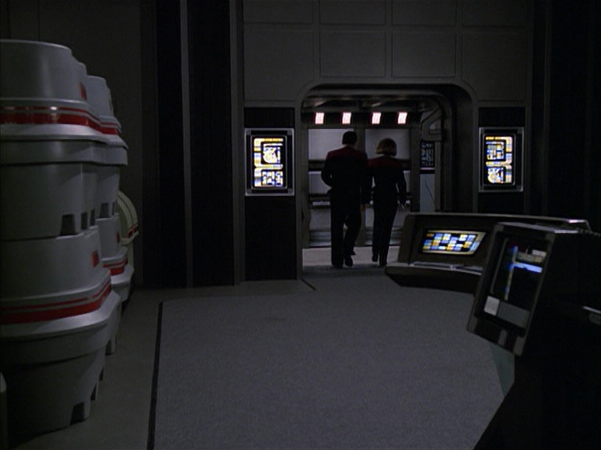 extant_StarTrek_VOY_6x09-TheVoyagerConspiracy_02951.jpg