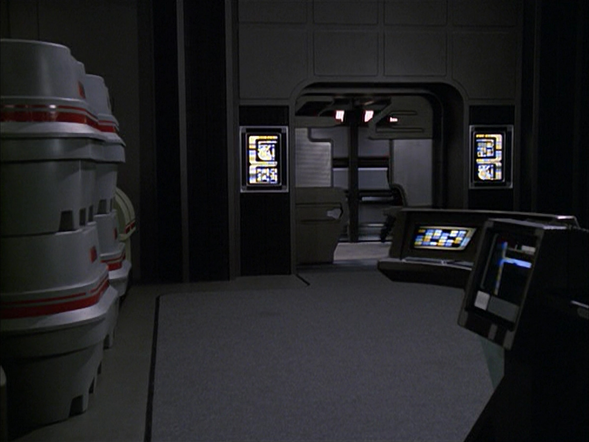 extant_StarTrek_VOY_6x09-TheVoyagerConspiracy_02953.jpg