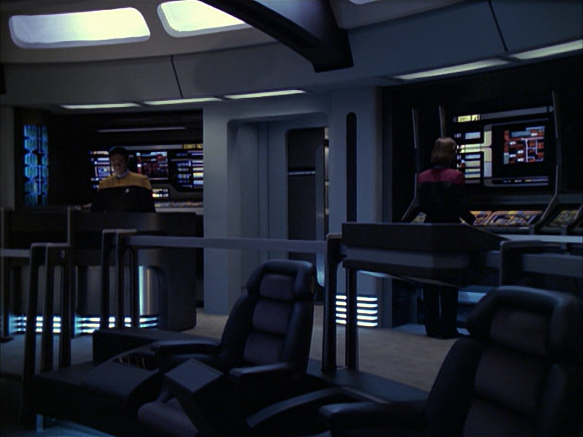 extant_StarTrek_VOY_6x09-TheVoyagerConspiracy_02969.jpg