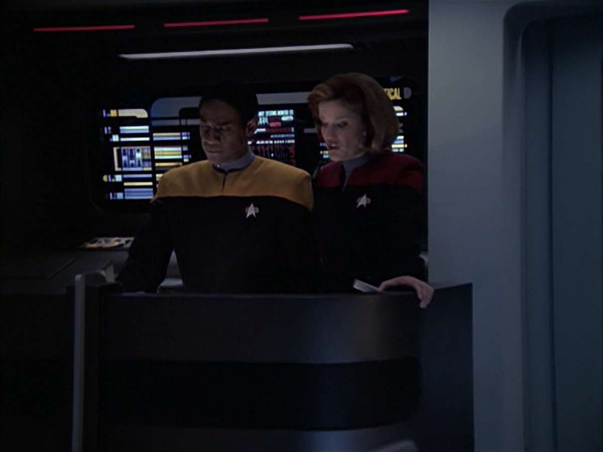 extant_StarTrek_VOY_6x09-TheVoyagerConspiracy_02978.jpg