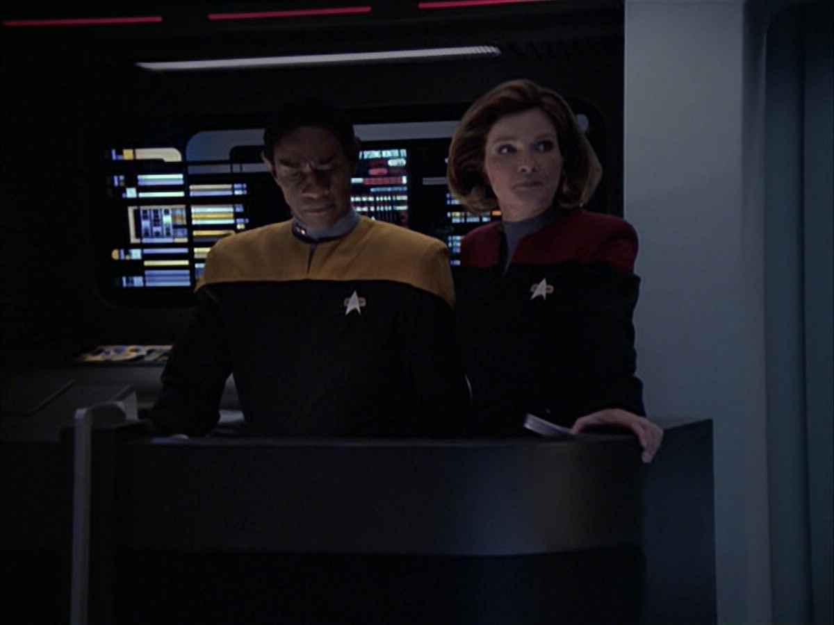 extant_StarTrek_VOY_6x09-TheVoyagerConspiracy_02979.jpg
