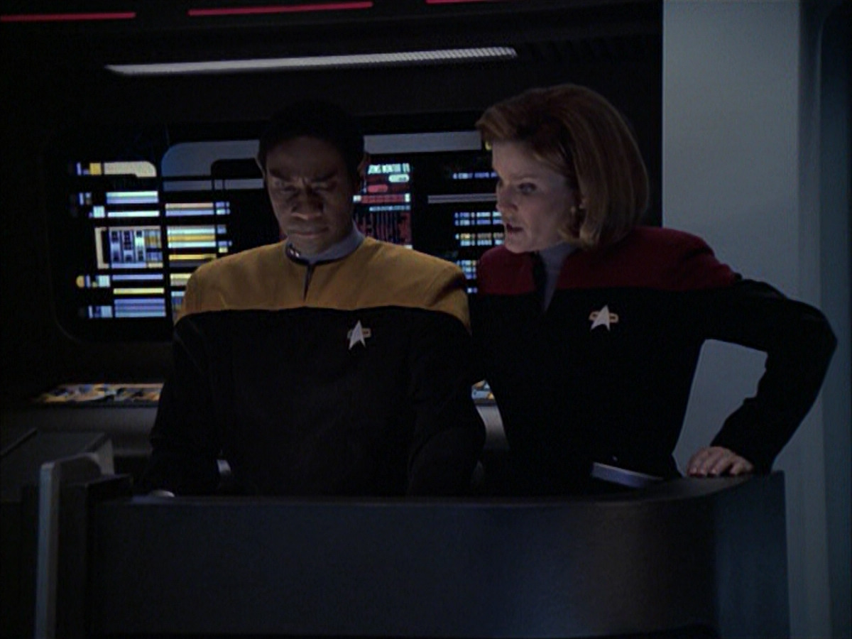 extant_StarTrek_VOY_6x09-TheVoyagerConspiracy_03011.jpg