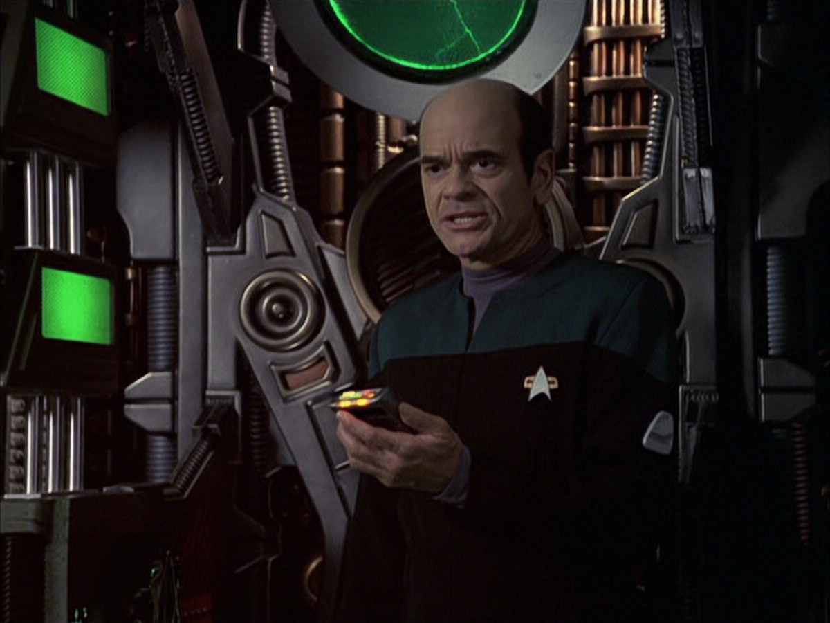 extant_StarTrek_VOY_6x09-TheVoyagerConspiracy_03021.jpg