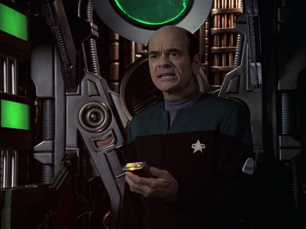 extant_StarTrek_VOY_6x09-TheVoyagerConspiracy_03022.jpg