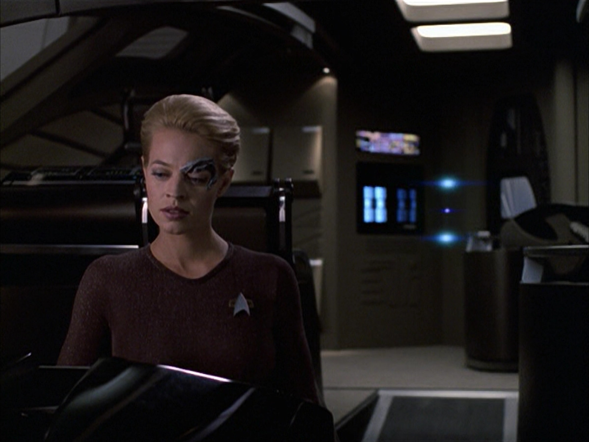 extant_StarTrek_VOY_6x09-TheVoyagerConspiracy_03051.jpg