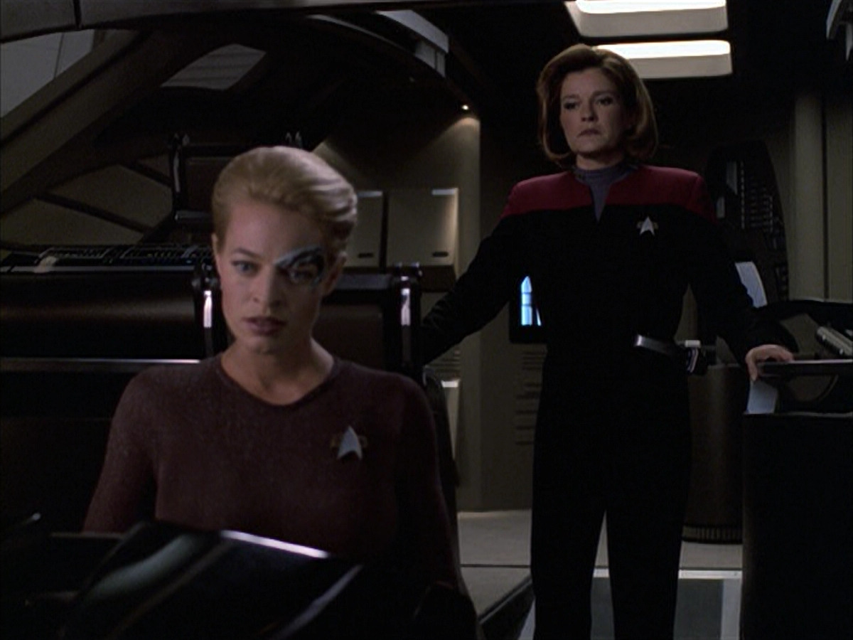 extant_StarTrek_VOY_6x09-TheVoyagerConspiracy_03077.jpg