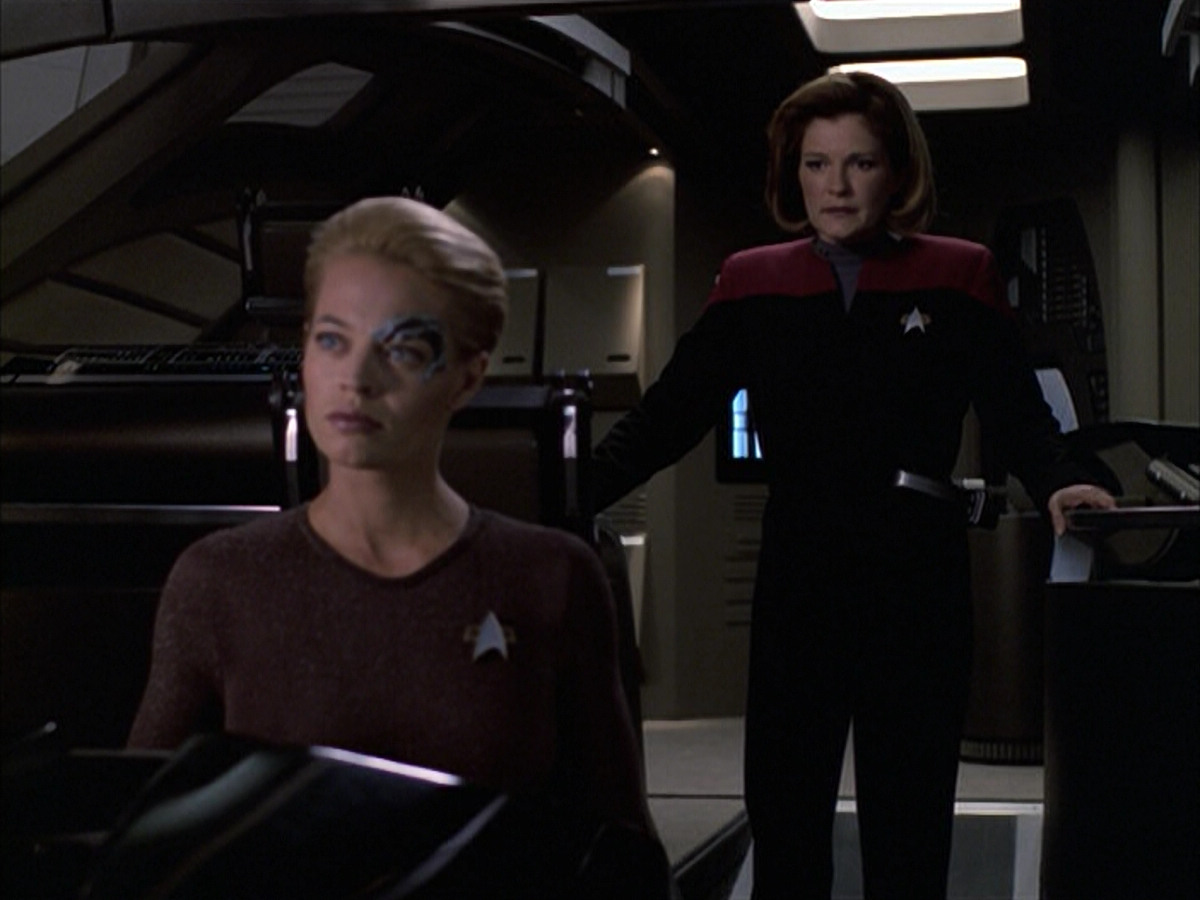 extant_StarTrek_VOY_6x09-TheVoyagerConspiracy_03086.jpg