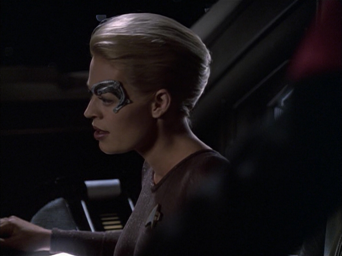 extant_StarTrek_VOY_6x09-TheVoyagerConspiracy_03135.jpg