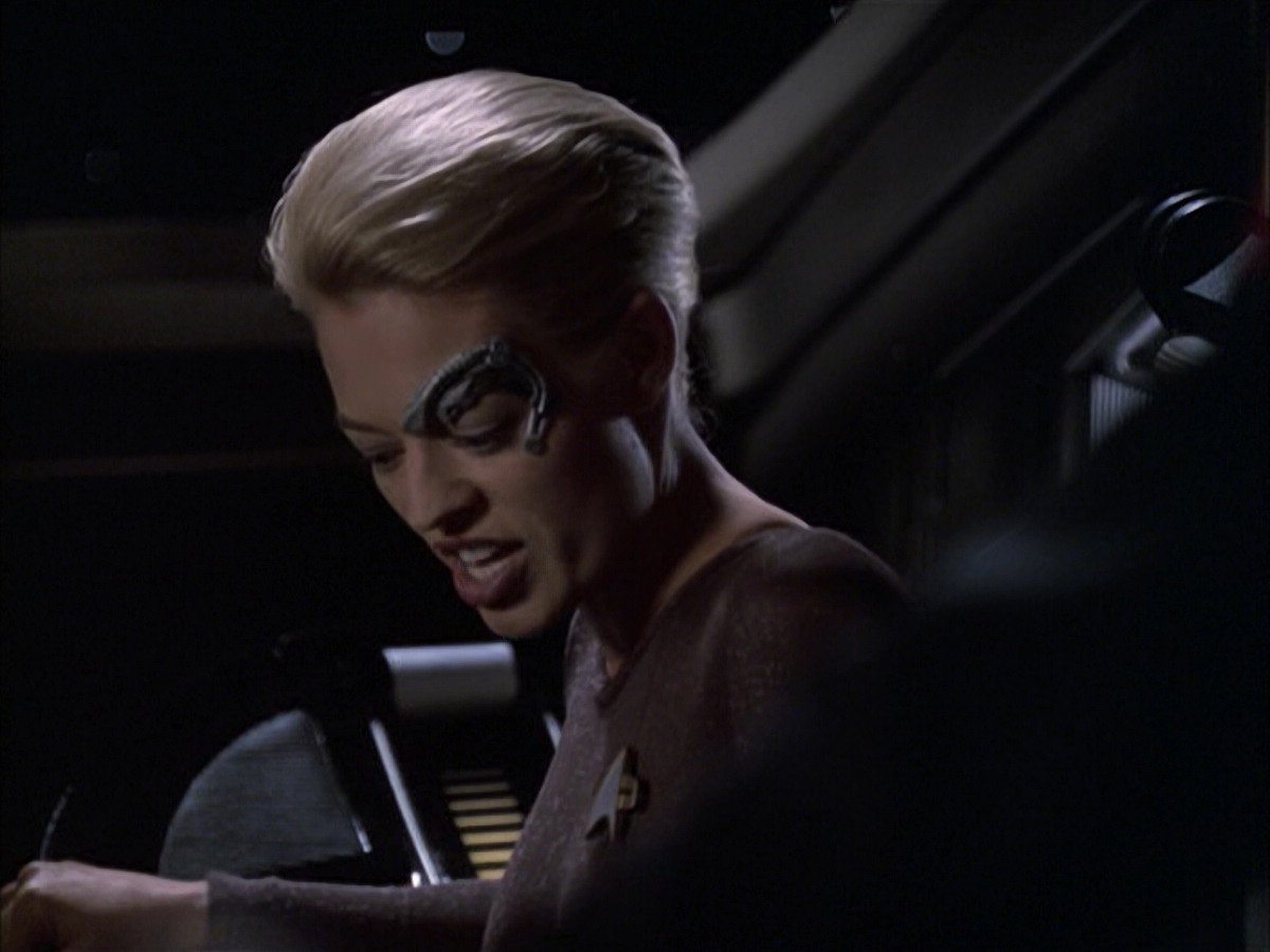extant_StarTrek_VOY_6x09-TheVoyagerConspiracy_03143.jpg