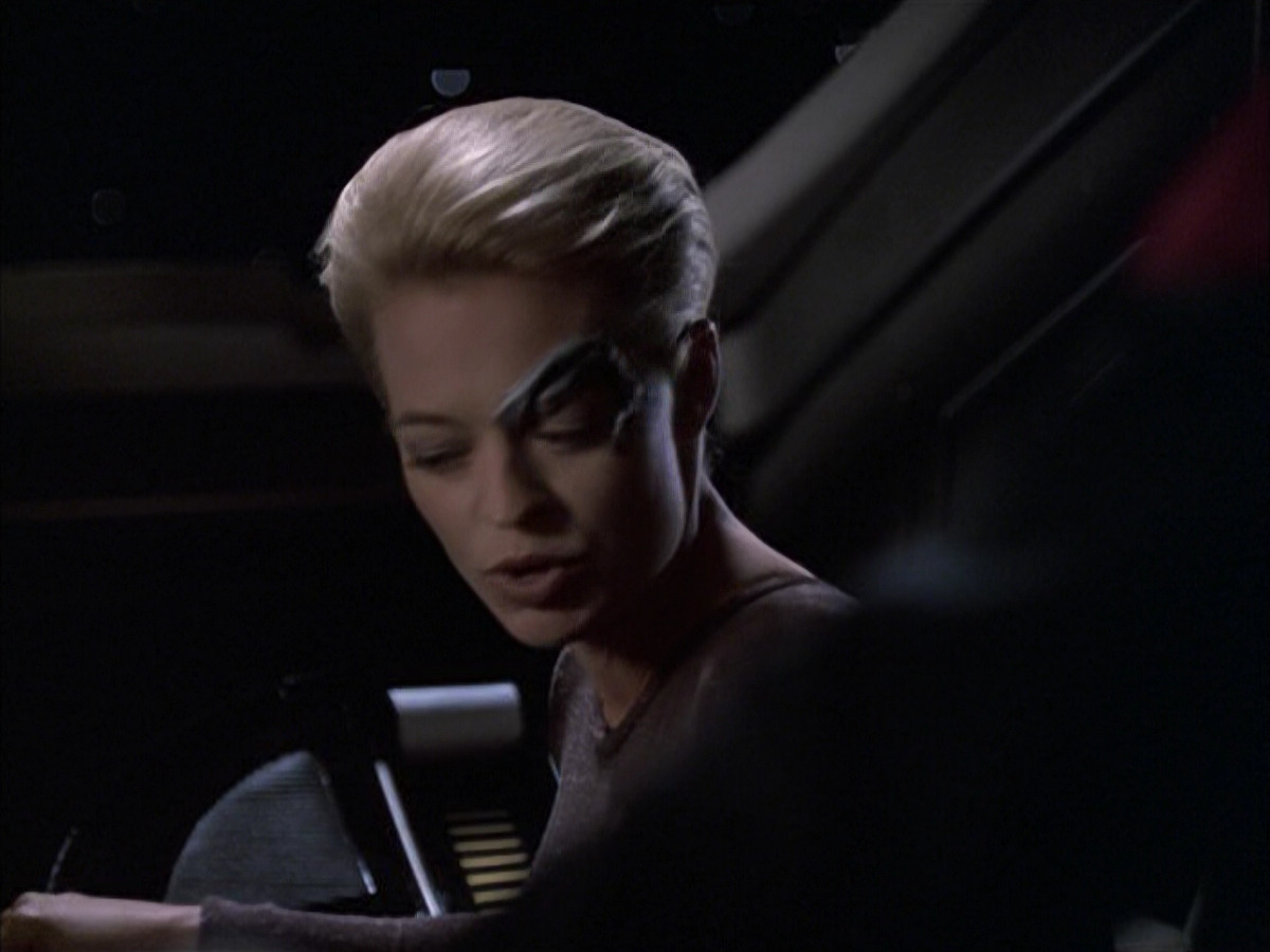 extant_StarTrek_VOY_6x09-TheVoyagerConspiracy_03160.jpg