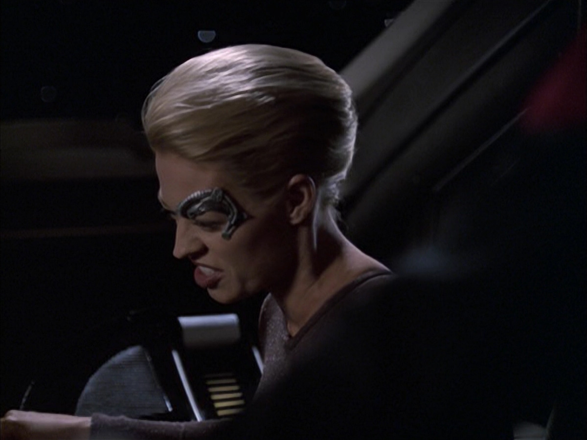 extant_StarTrek_VOY_6x09-TheVoyagerConspiracy_03161.jpg