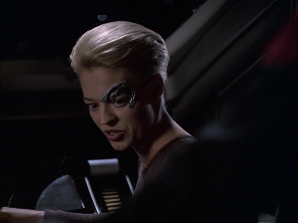 extant_StarTrek_VOY_6x09-TheVoyagerConspiracy_03164.jpg
