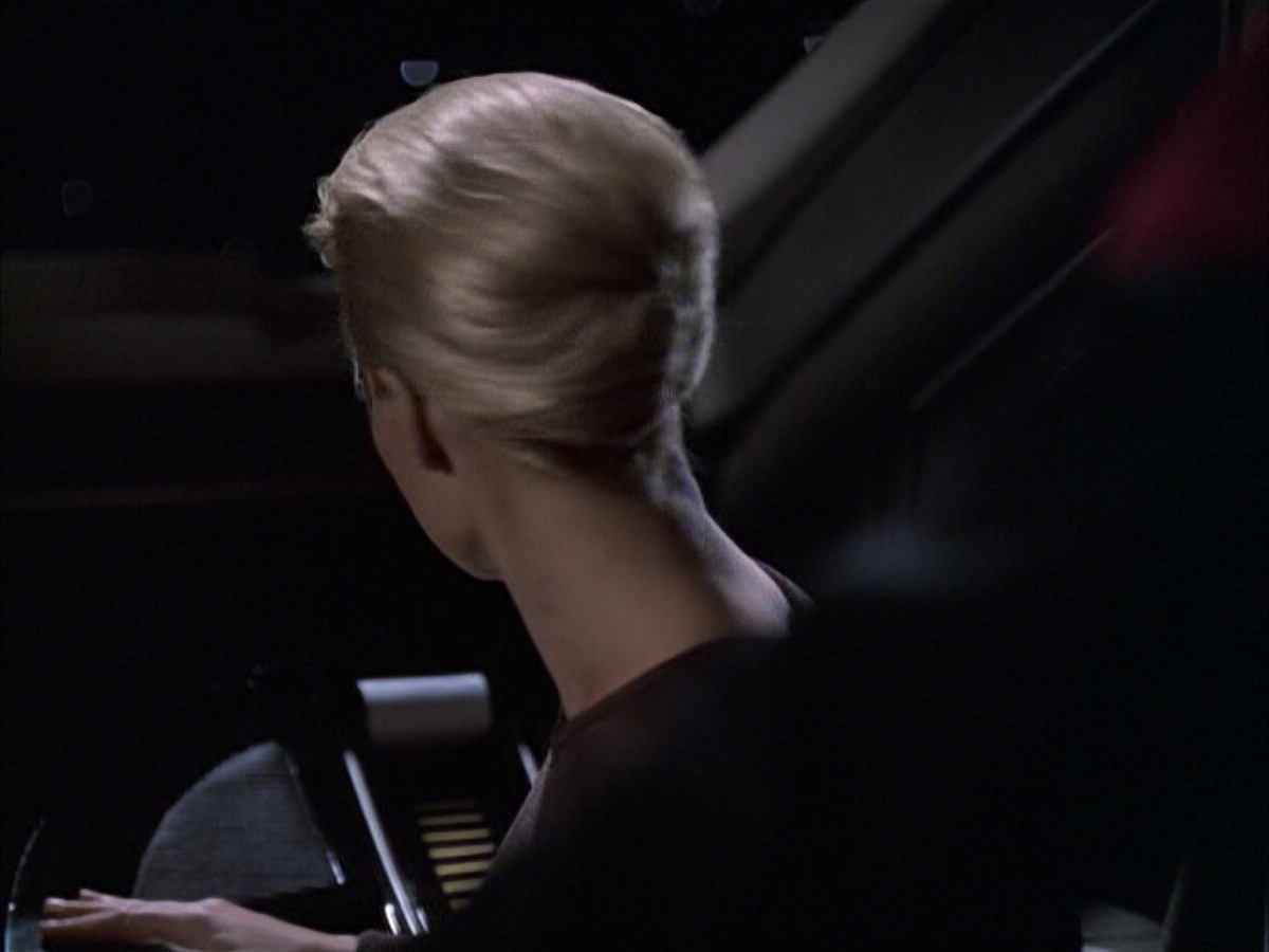 extant_StarTrek_VOY_6x09-TheVoyagerConspiracy_03177.jpg