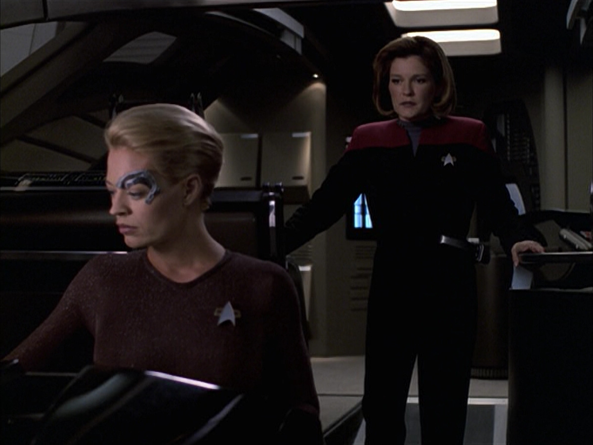 extant_StarTrek_VOY_6x09-TheVoyagerConspiracy_03187.jpg