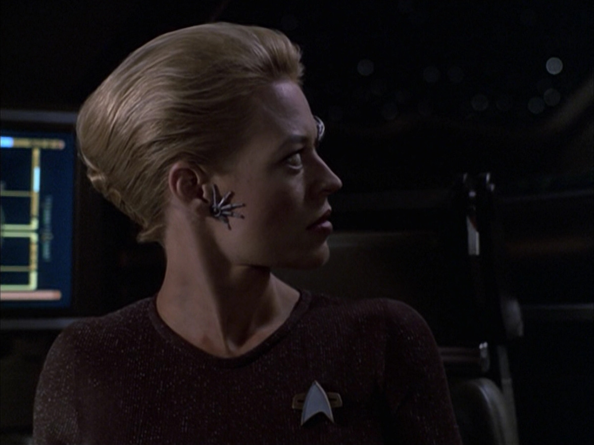 extant_StarTrek_VOY_6x09-TheVoyagerConspiracy_03218.jpg