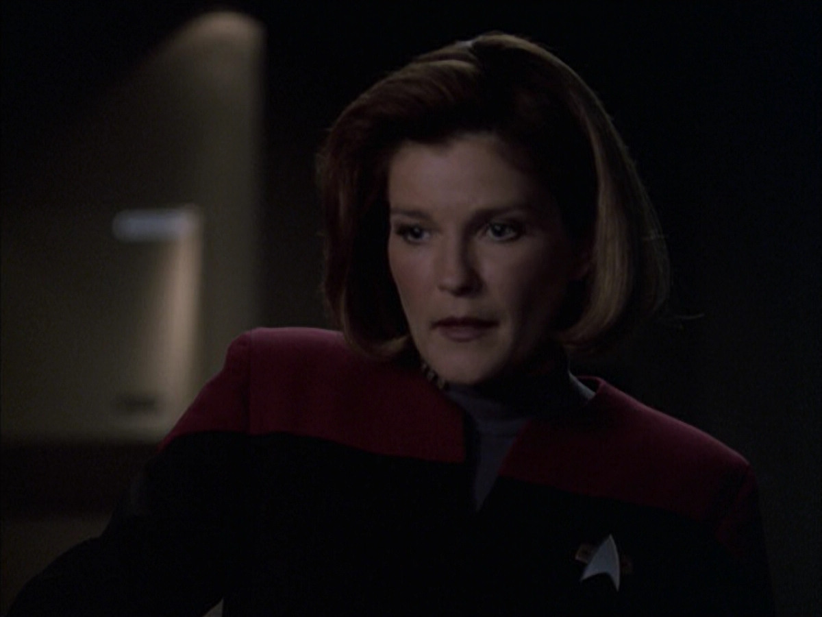 extant_StarTrek_VOY_6x09-TheVoyagerConspiracy_03279.jpg