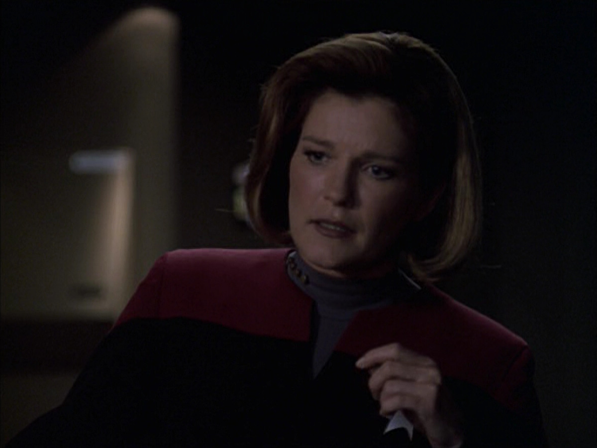 extant_StarTrek_VOY_6x09-TheVoyagerConspiracy_03294.jpg