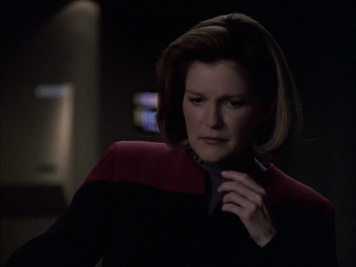 extant_StarTrek_VOY_6x09-TheVoyagerConspiracy_03316.jpg
