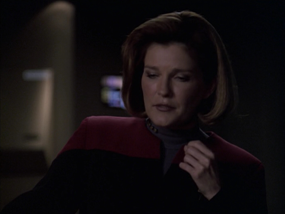 extant_StarTrek_VOY_6x09-TheVoyagerConspiracy_03355.jpg
