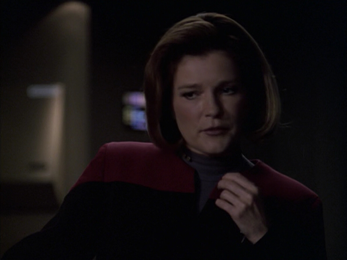 extant_StarTrek_VOY_6x09-TheVoyagerConspiracy_03361.jpg