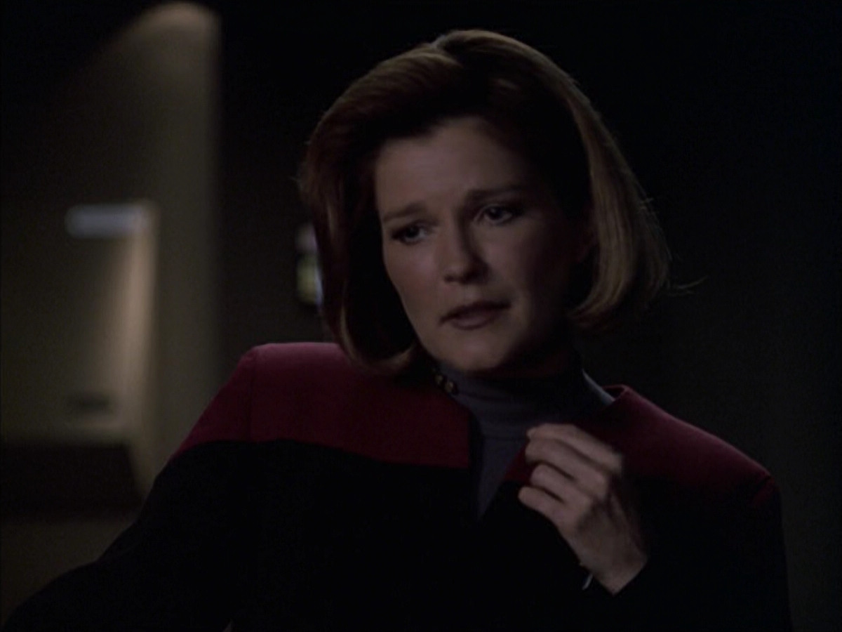 extant_StarTrek_VOY_6x09-TheVoyagerConspiracy_03363.jpg