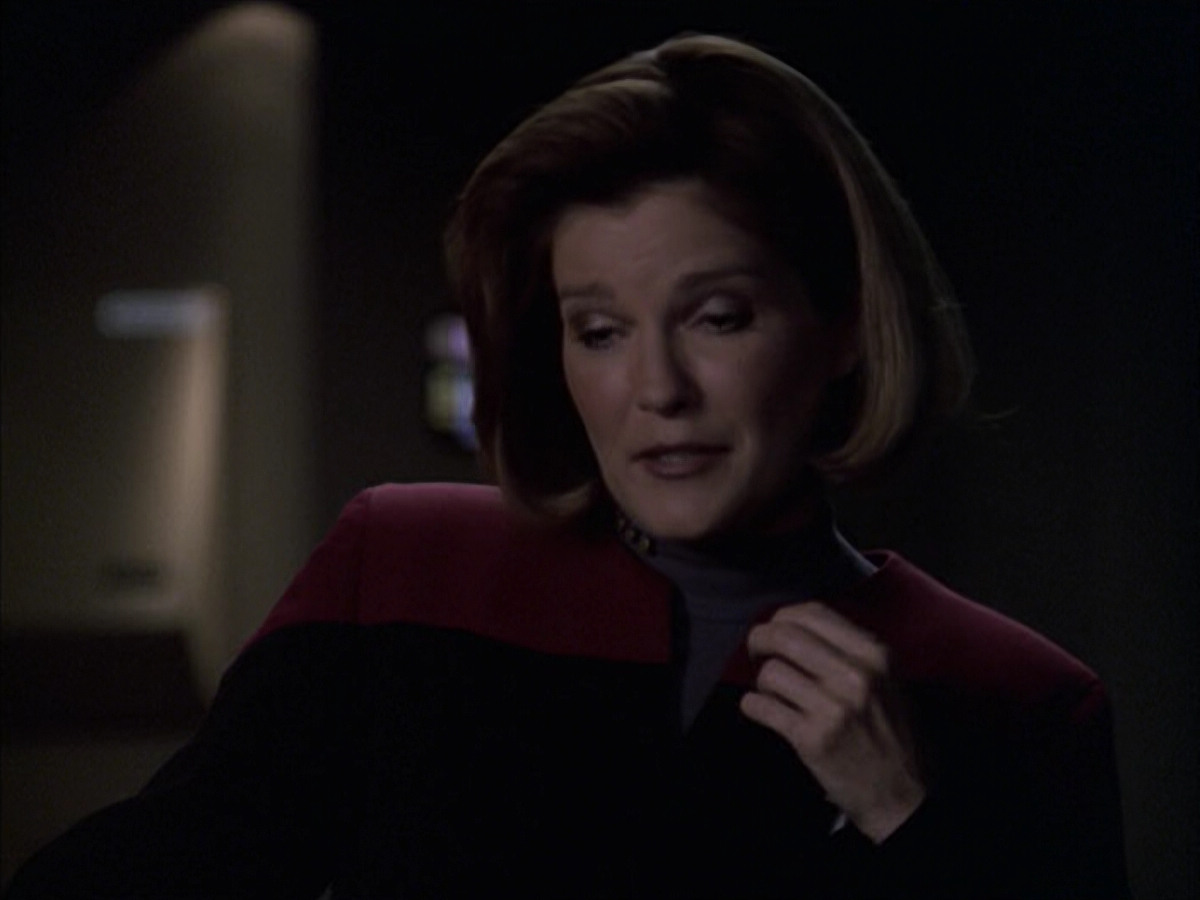extant_StarTrek_VOY_6x09-TheVoyagerConspiracy_03365.jpg
