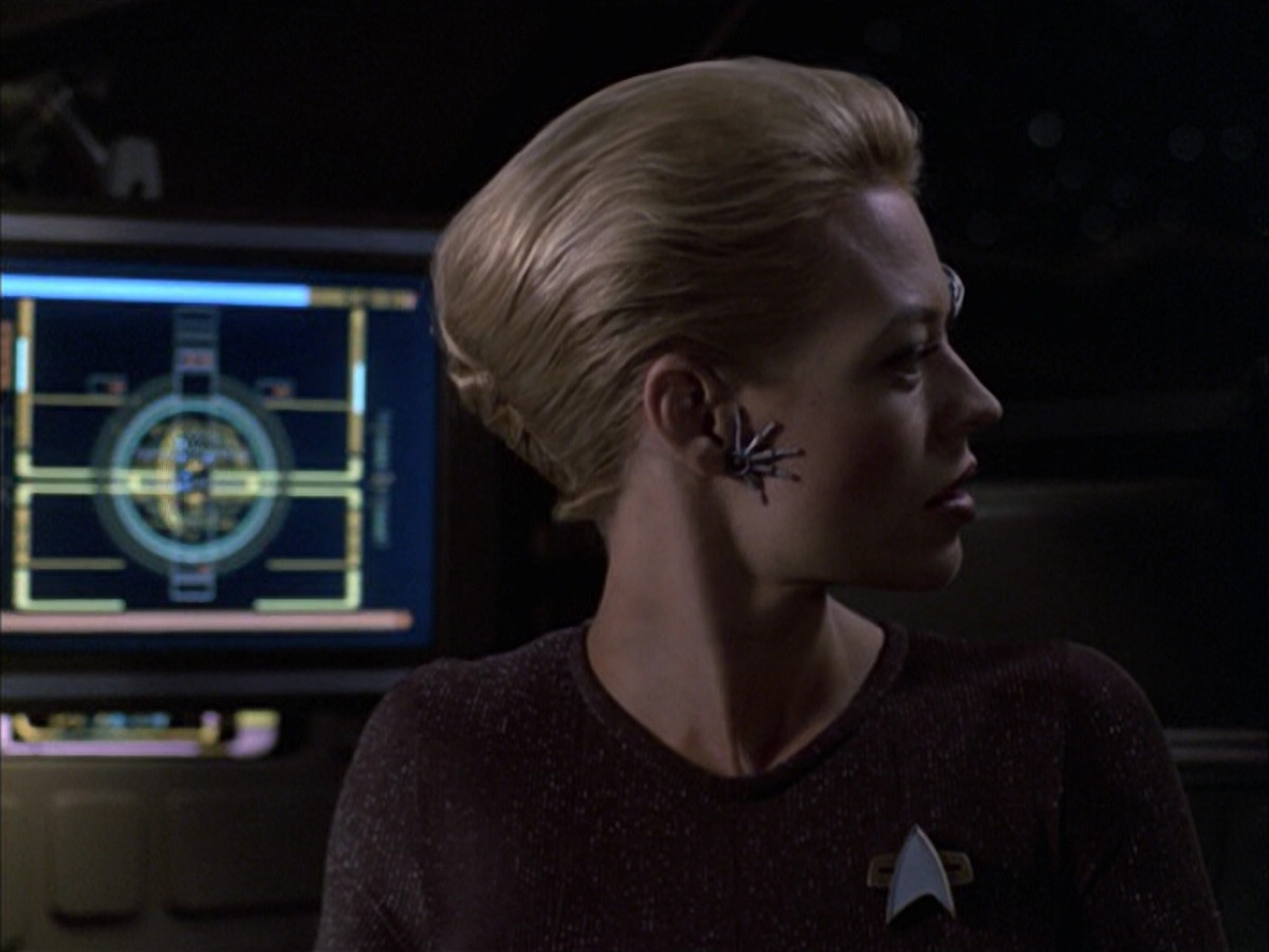 extant_StarTrek_VOY_6x09-TheVoyagerConspiracy_03390.jpg