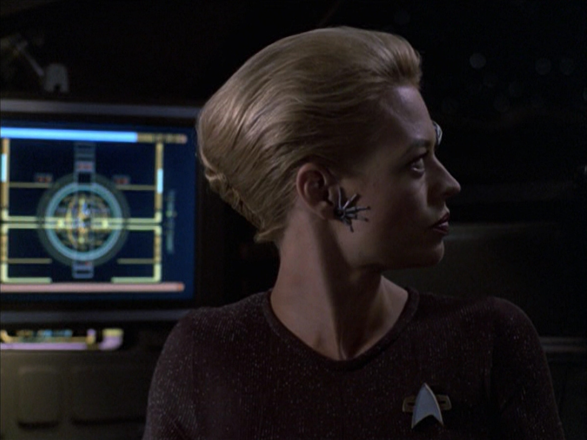 extant_StarTrek_VOY_6x09-TheVoyagerConspiracy_03393.jpg