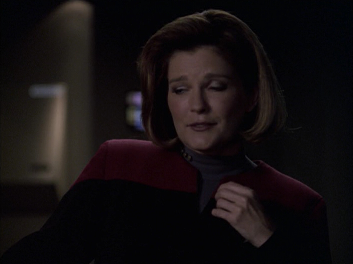 extant_StarTrek_VOY_6x09-TheVoyagerConspiracy_03401.jpg