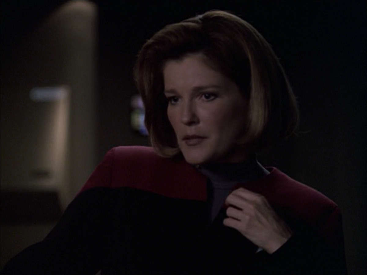 extant_StarTrek_VOY_6x09-TheVoyagerConspiracy_03409.jpg