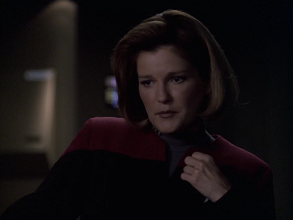 extant_StarTrek_VOY_6x09-TheVoyagerConspiracy_03410.jpg