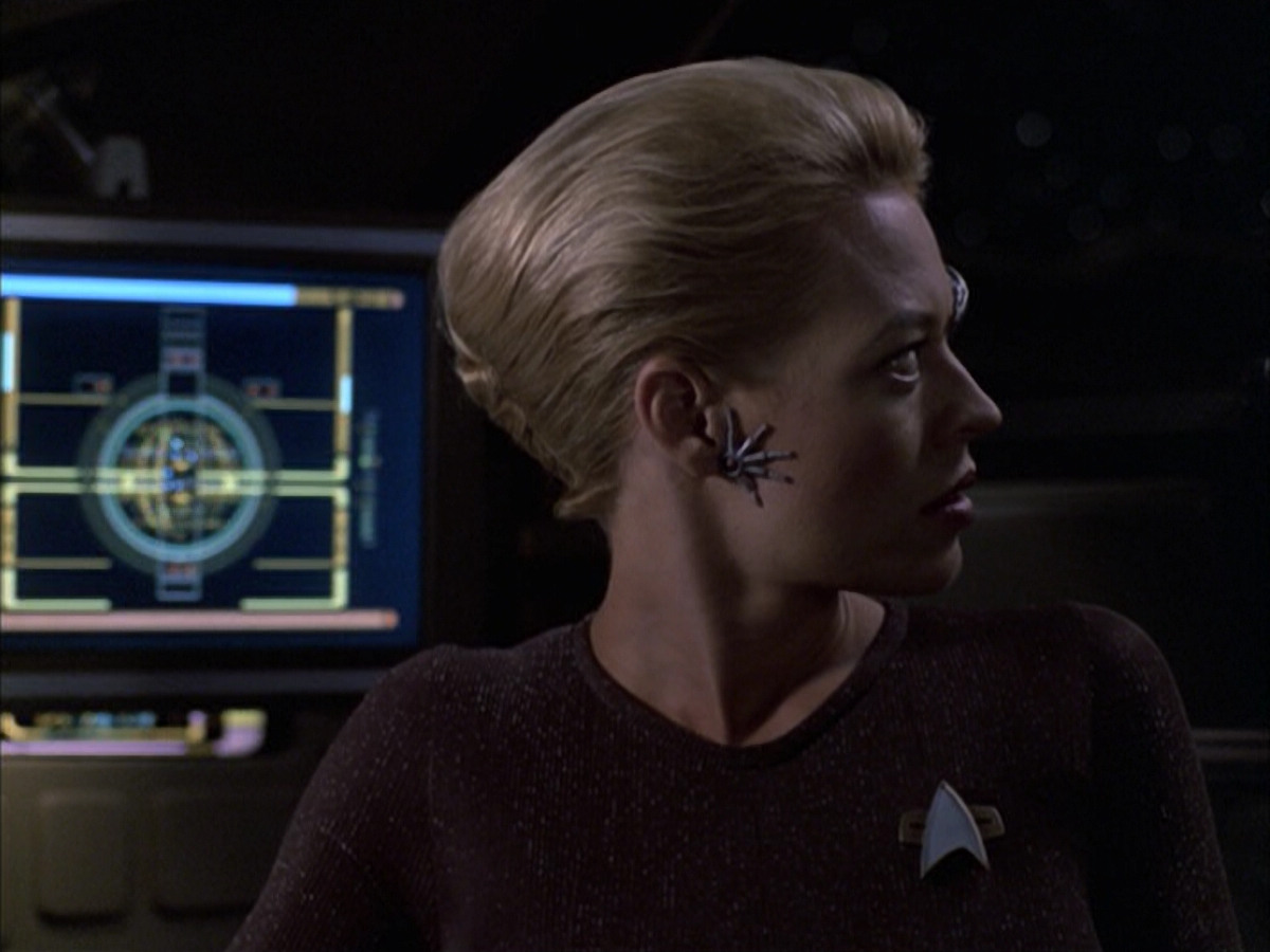 extant_StarTrek_VOY_6x09-TheVoyagerConspiracy_03415.jpg