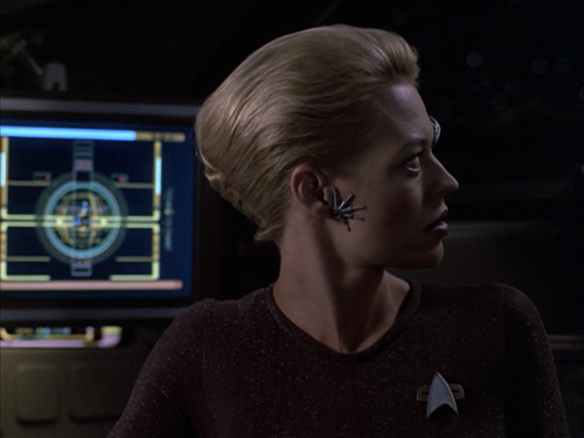 extant_StarTrek_VOY_6x09-TheVoyagerConspiracy_03417.jpg