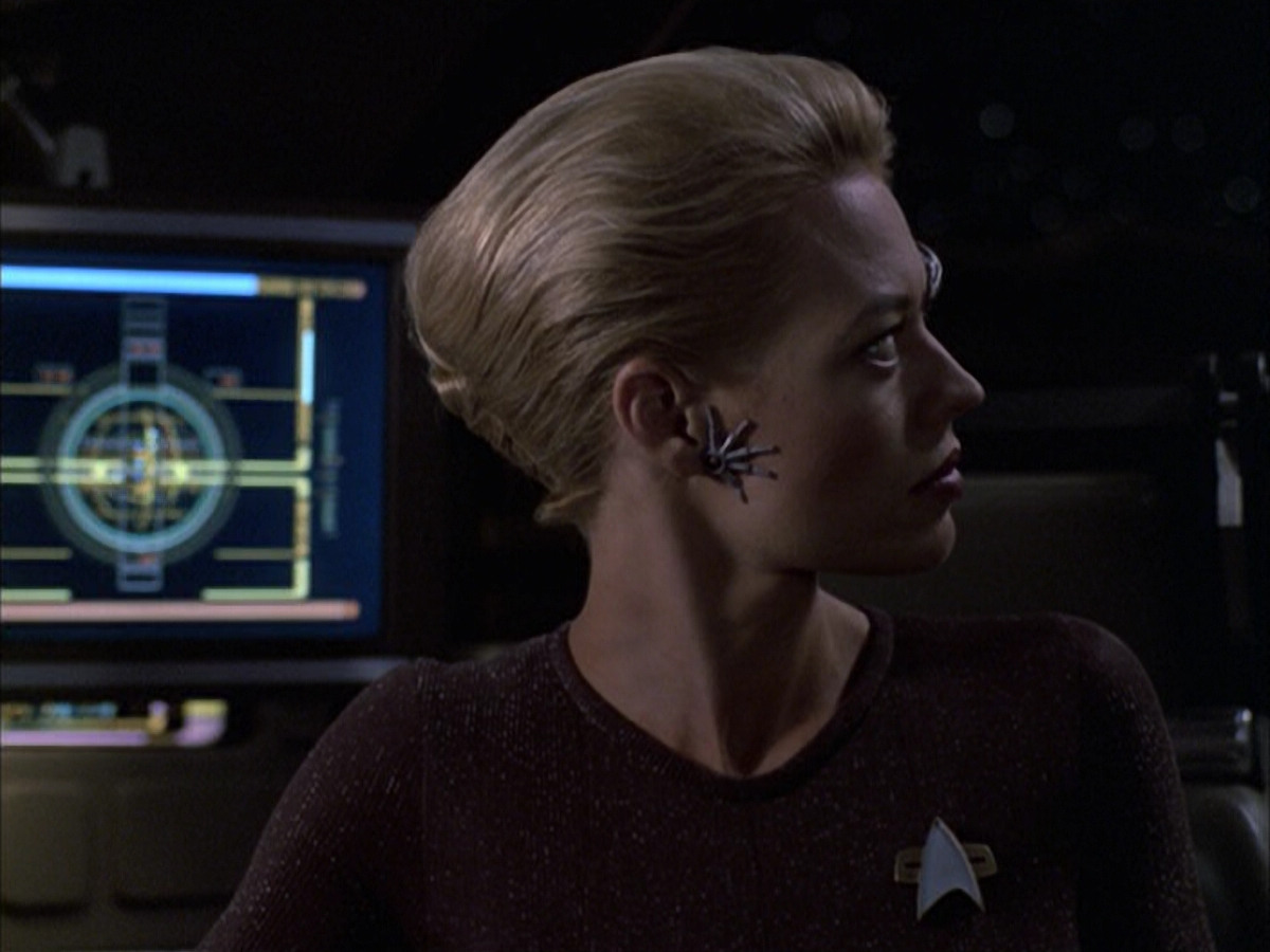 extant_StarTrek_VOY_6x09-TheVoyagerConspiracy_03432.jpg
