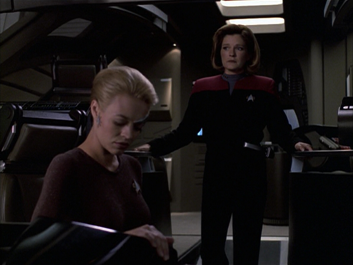 extant_StarTrek_VOY_6x09-TheVoyagerConspiracy_03438.jpg