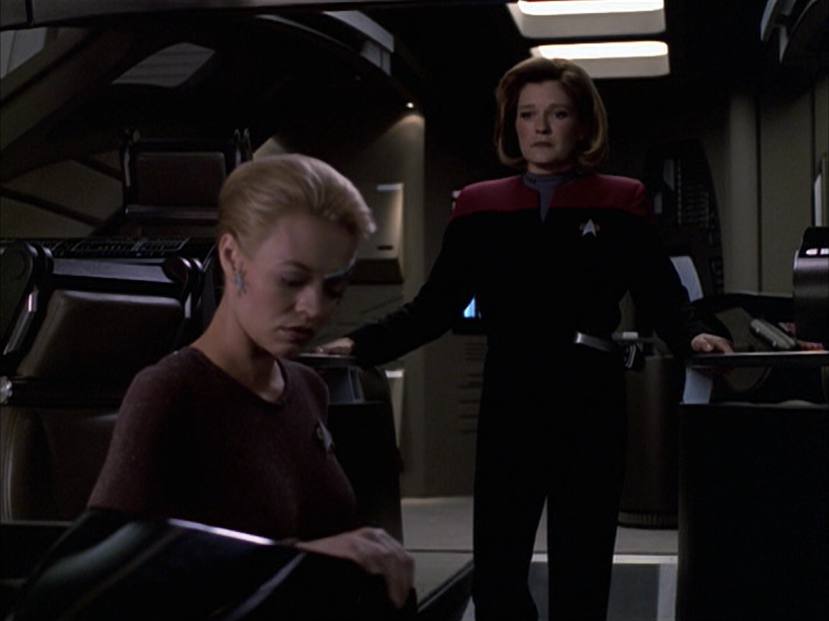 extant_StarTrek_VOY_6x09-TheVoyagerConspiracy_03439.jpg