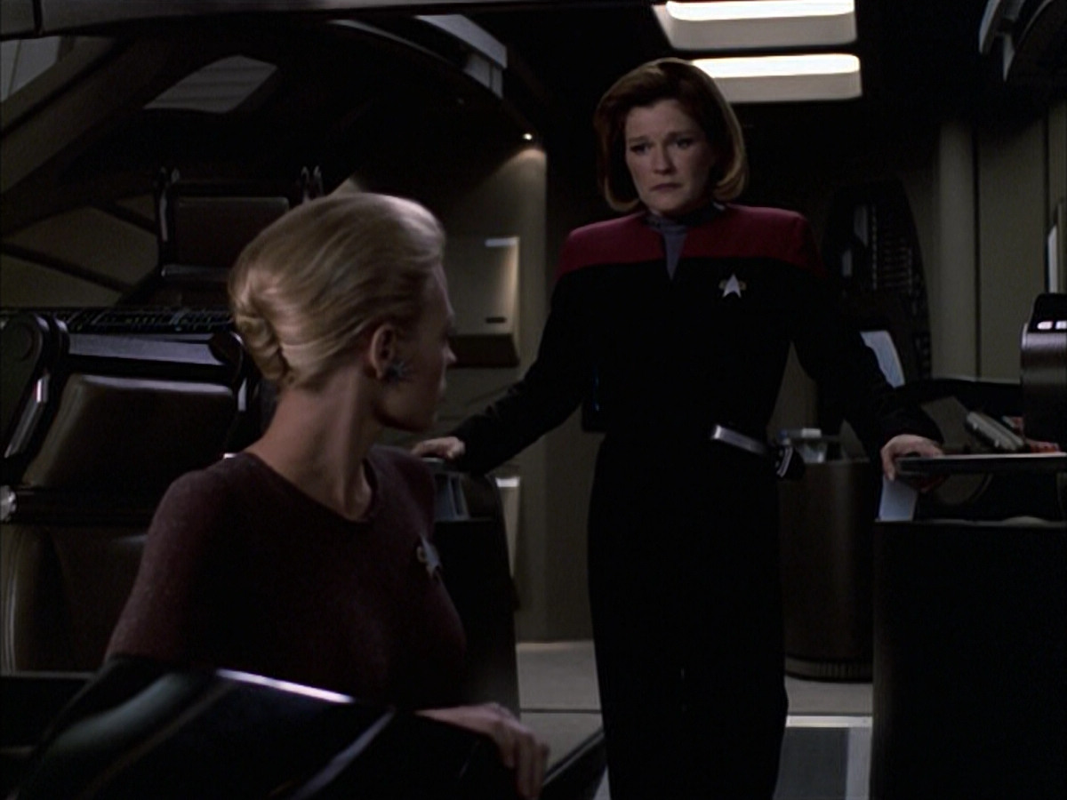 extant_StarTrek_VOY_6x09-TheVoyagerConspiracy_03441.jpg