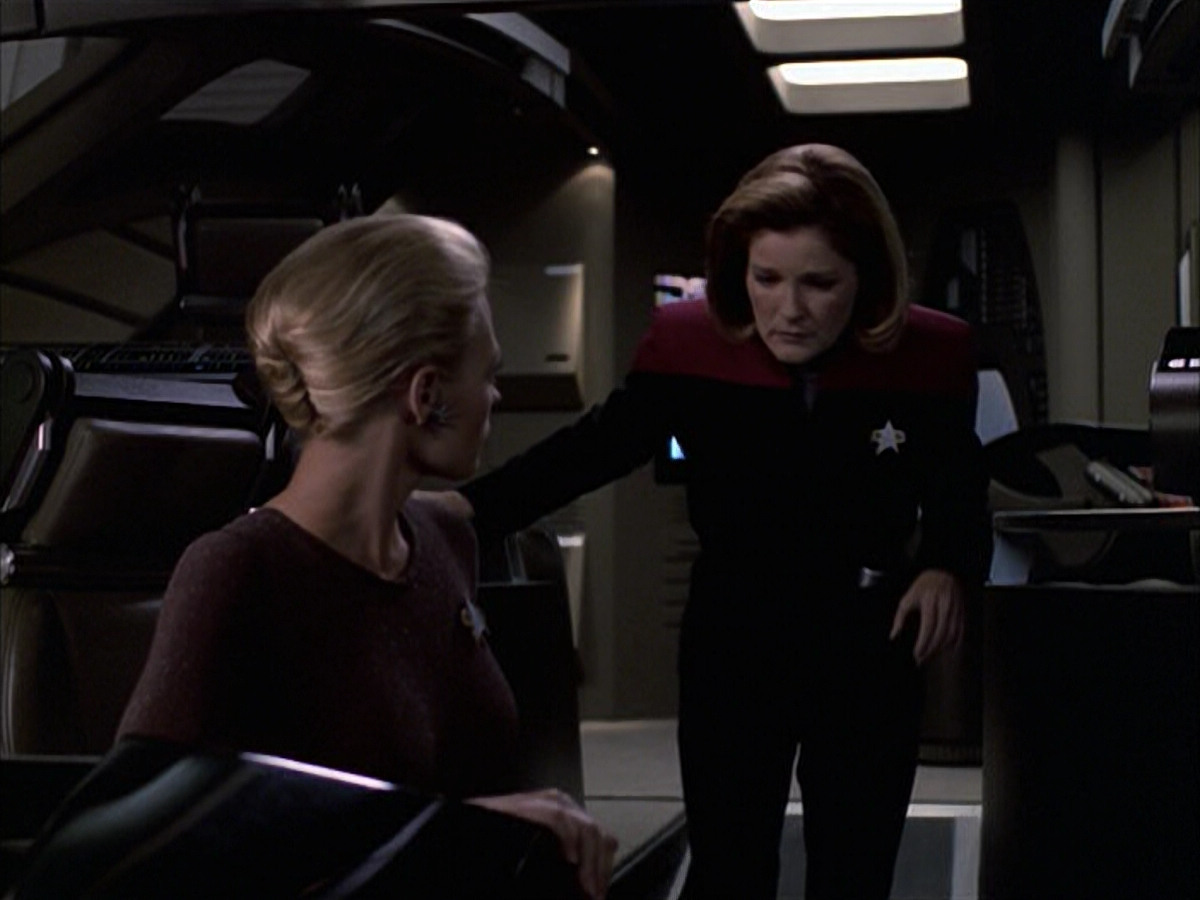 extant_StarTrek_VOY_6x09-TheVoyagerConspiracy_03443.jpg