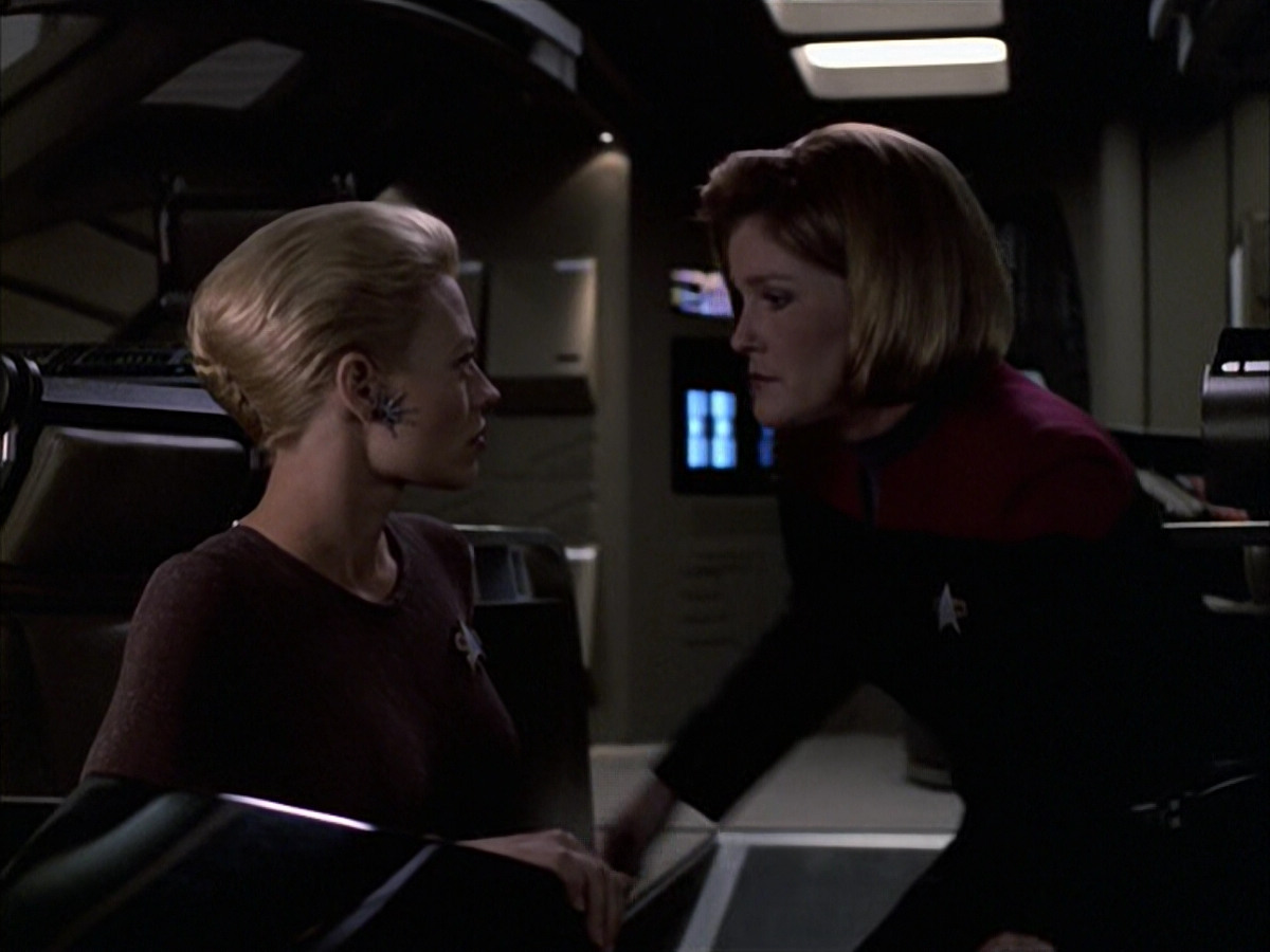 extant_StarTrek_VOY_6x09-TheVoyagerConspiracy_03445.jpg