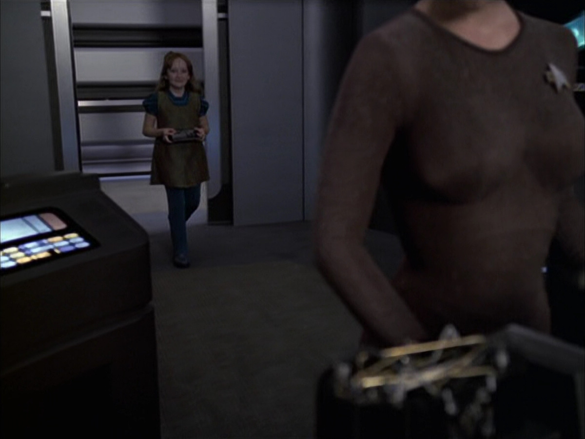 extant_StarTrek_VOY_6x09-TheVoyagerConspiracy_03480.jpg