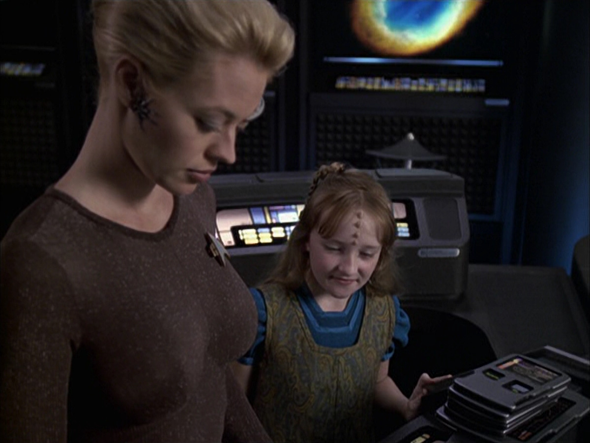 extant_StarTrek_VOY_6x09-TheVoyagerConspiracy_03496.jpg