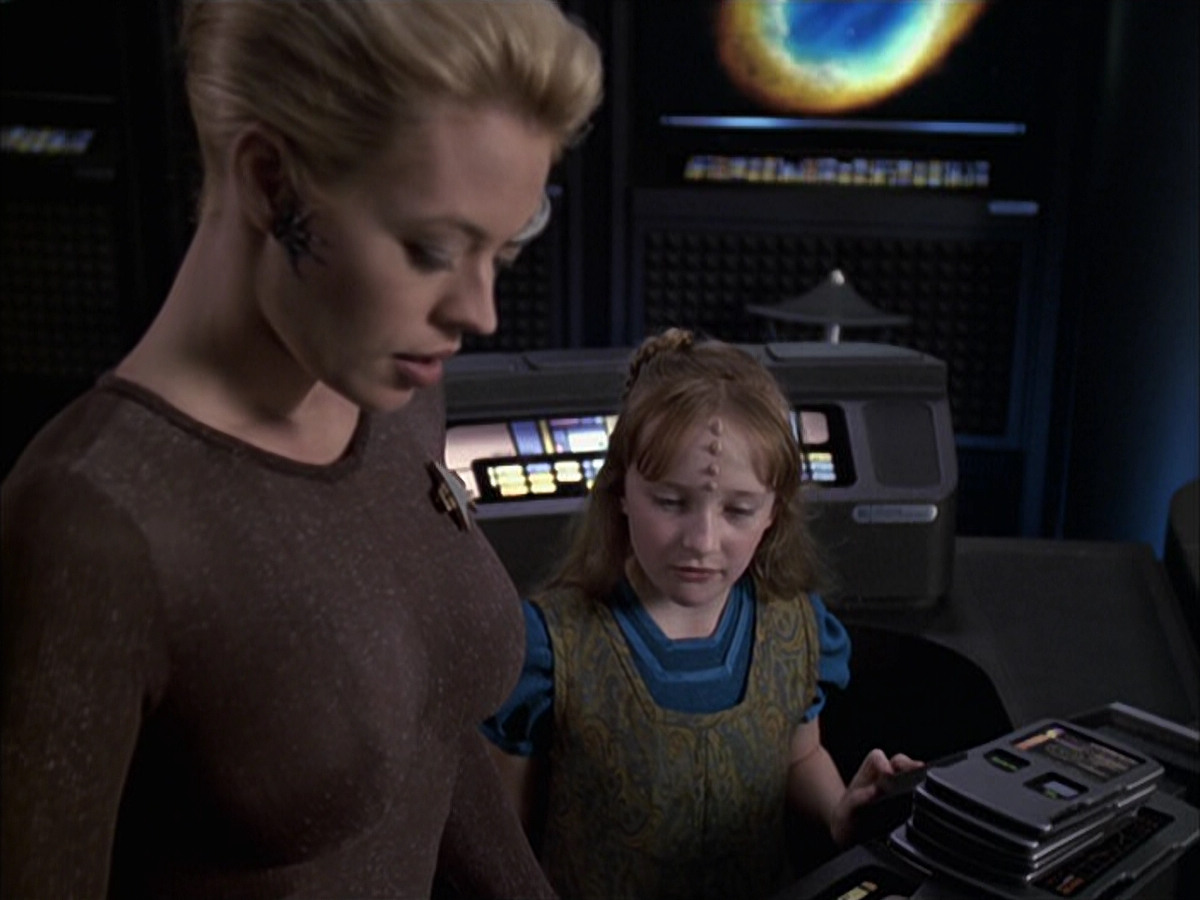 extant_StarTrek_VOY_6x09-TheVoyagerConspiracy_03499.jpg