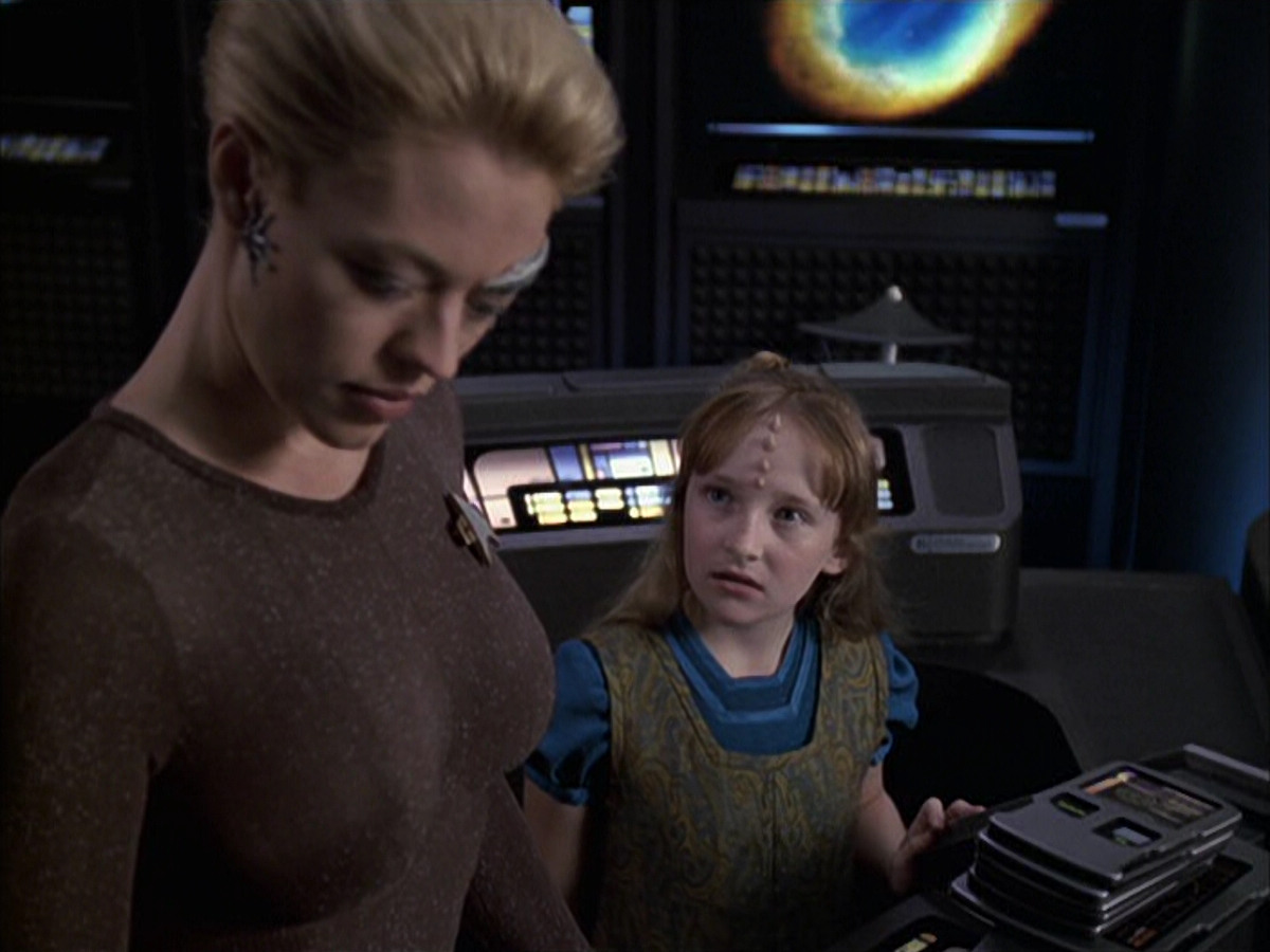 extant_StarTrek_VOY_6x09-TheVoyagerConspiracy_03503.jpg