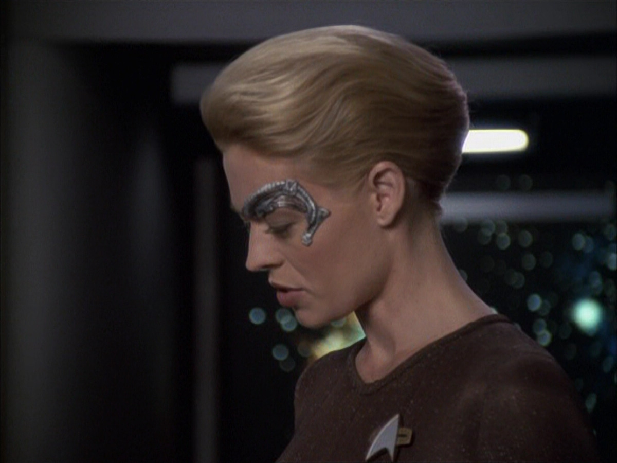 extant_StarTrek_VOY_6x09-TheVoyagerConspiracy_03505.jpg