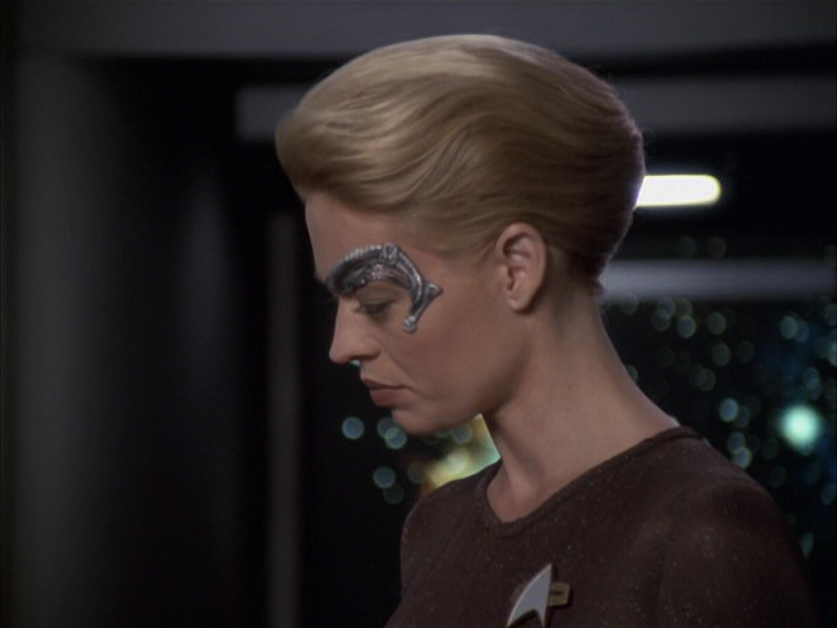 extant_StarTrek_VOY_6x09-TheVoyagerConspiracy_03508.jpg