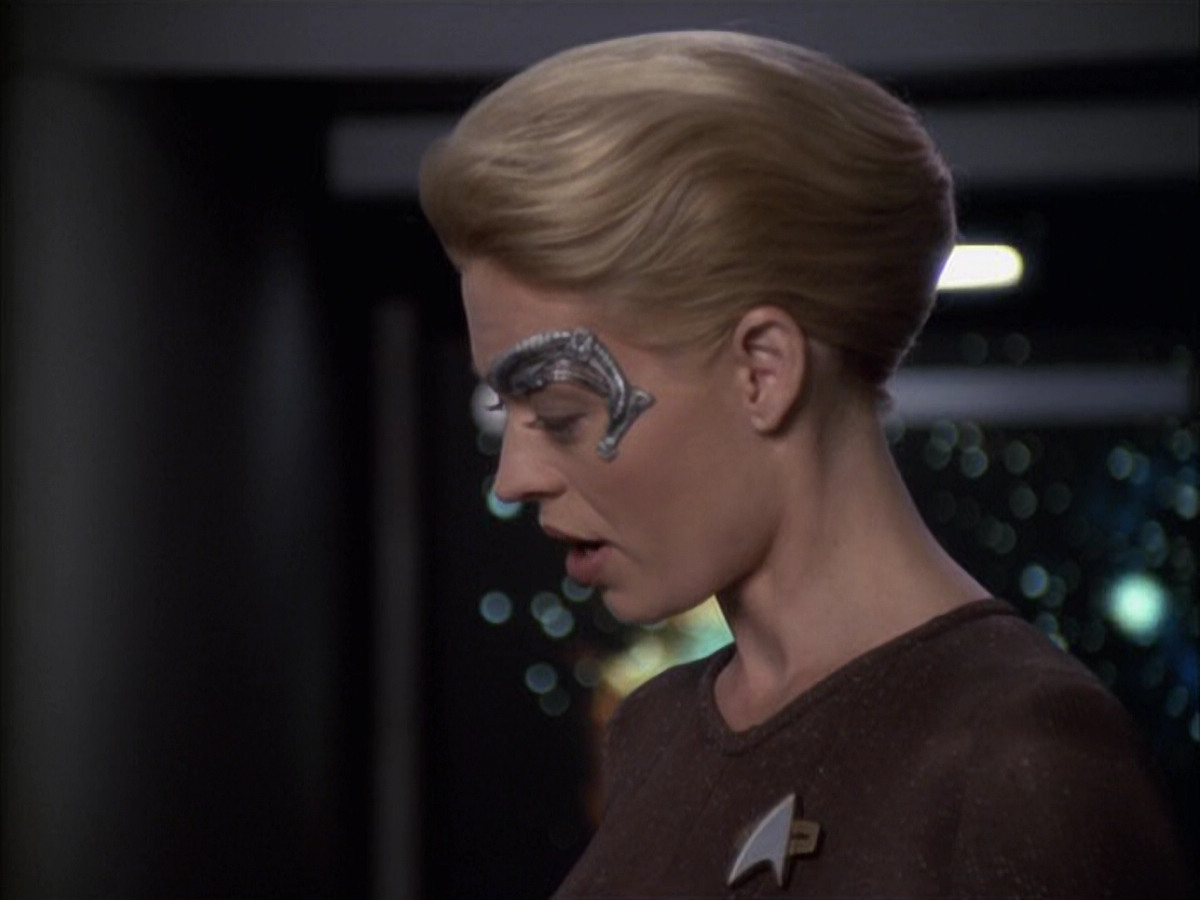 extant_StarTrek_VOY_6x09-TheVoyagerConspiracy_03543.jpg