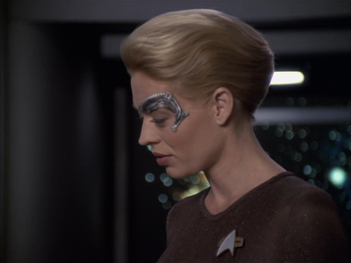extant_StarTrek_VOY_6x09-TheVoyagerConspiracy_03551.jpg
